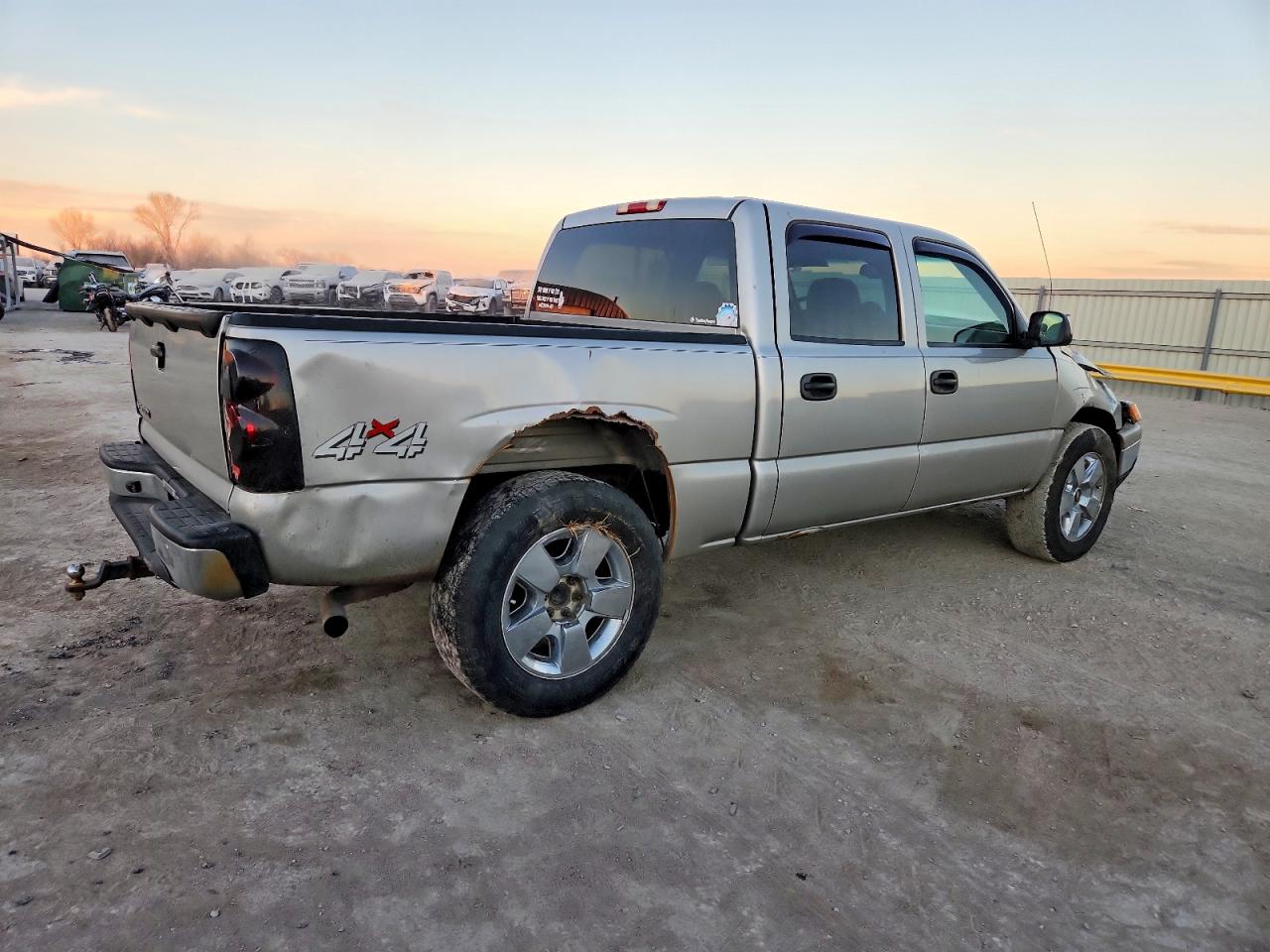 2007 CHEVROLET SILVERADO K1500 CLASSIC CREW CAB photo 3