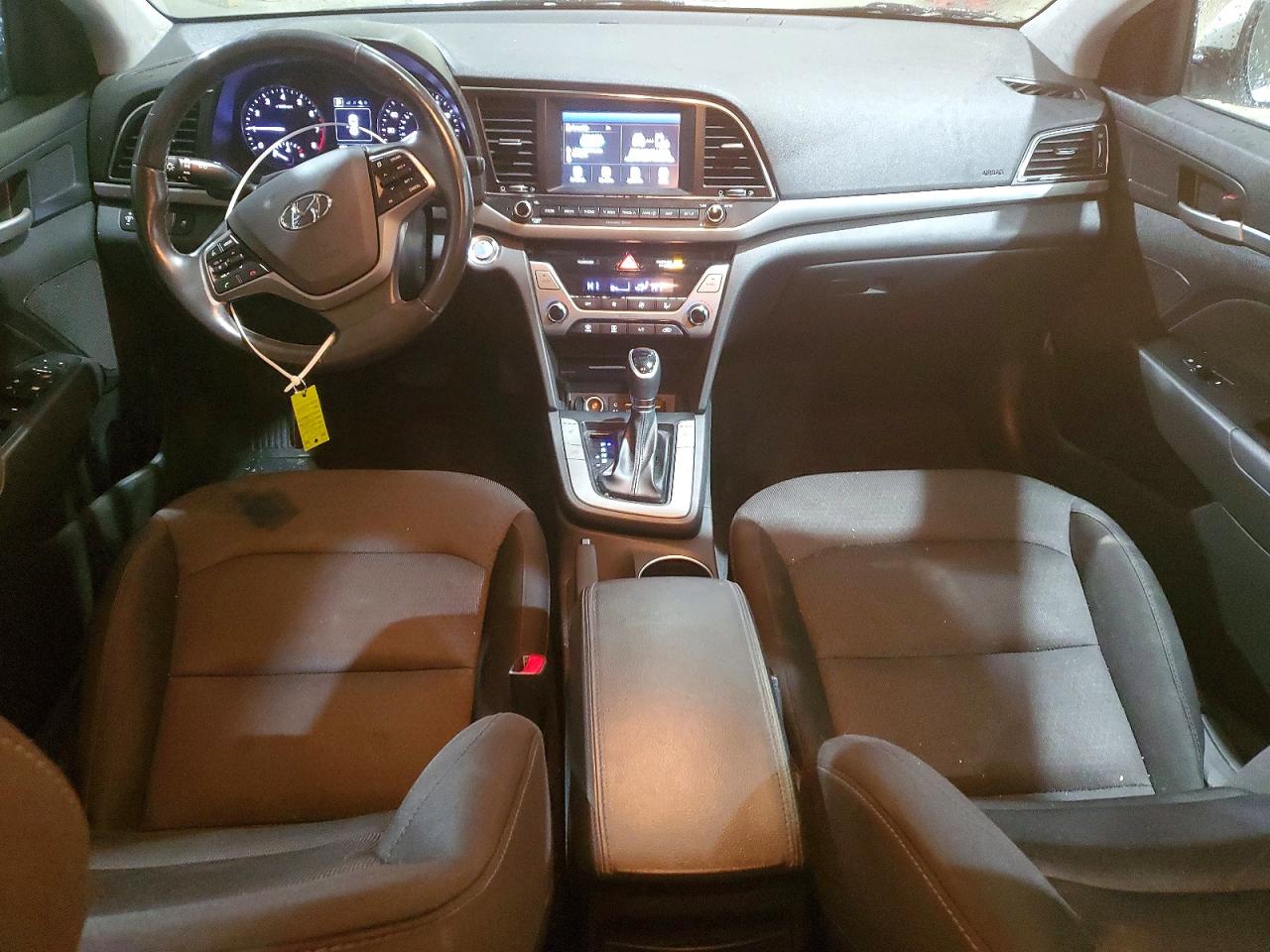 2017 HYUNDAI ELANTRA SE photo 8