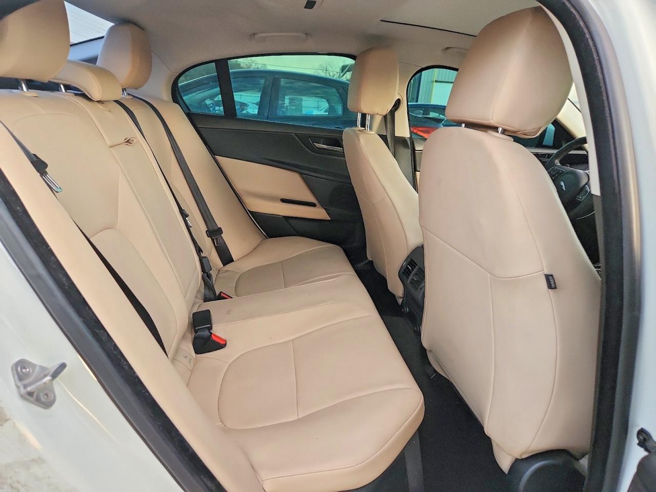 2017 JAGUAR XE PREMIUM photo 10