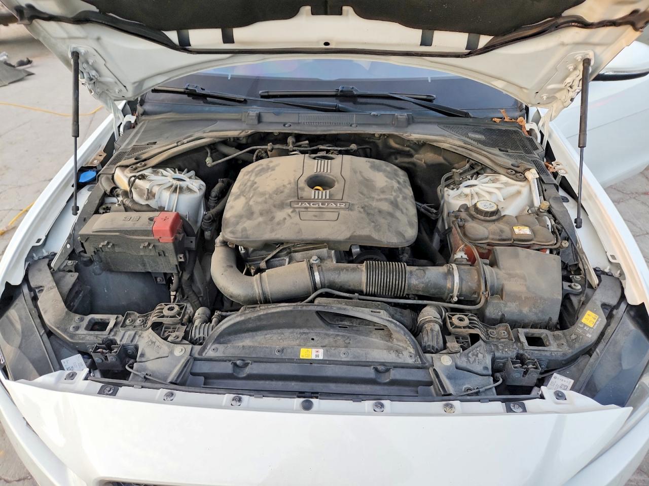 2017 JAGUAR XE PREMIUM photo 11