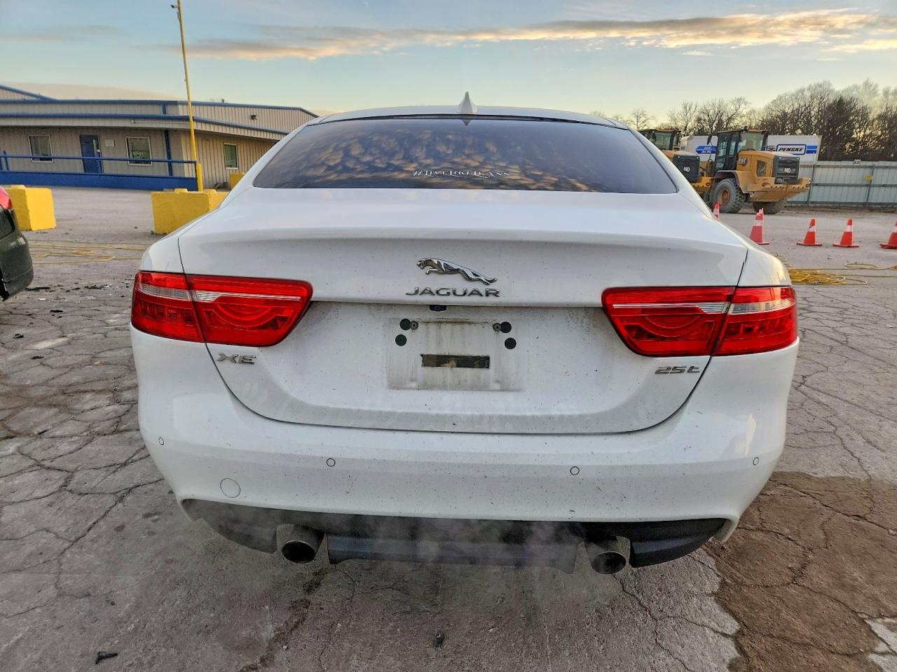 2017 JAGUAR XE PREMIUM photo 6