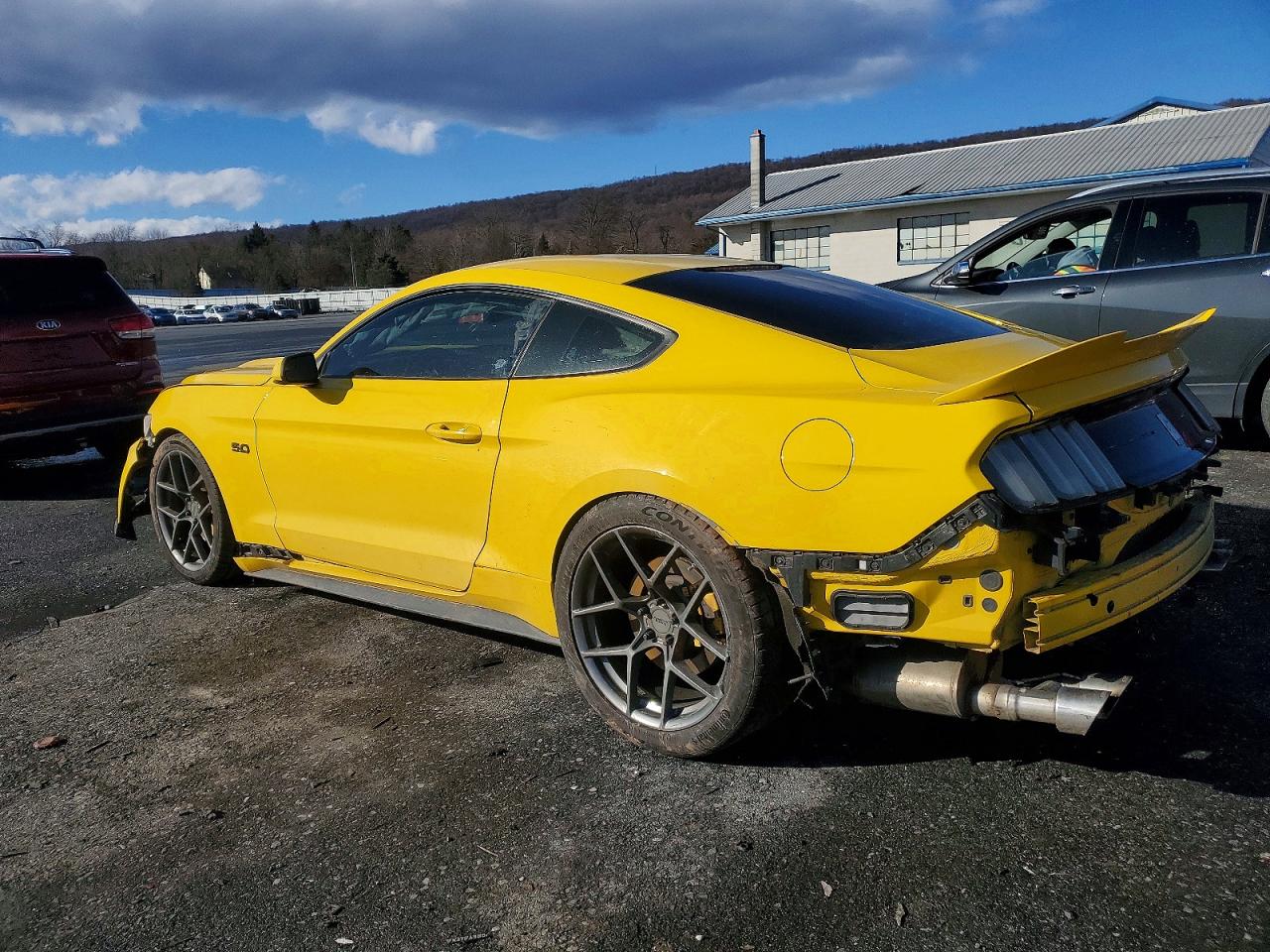 2017 FORD MUSTANG GT photo 4
