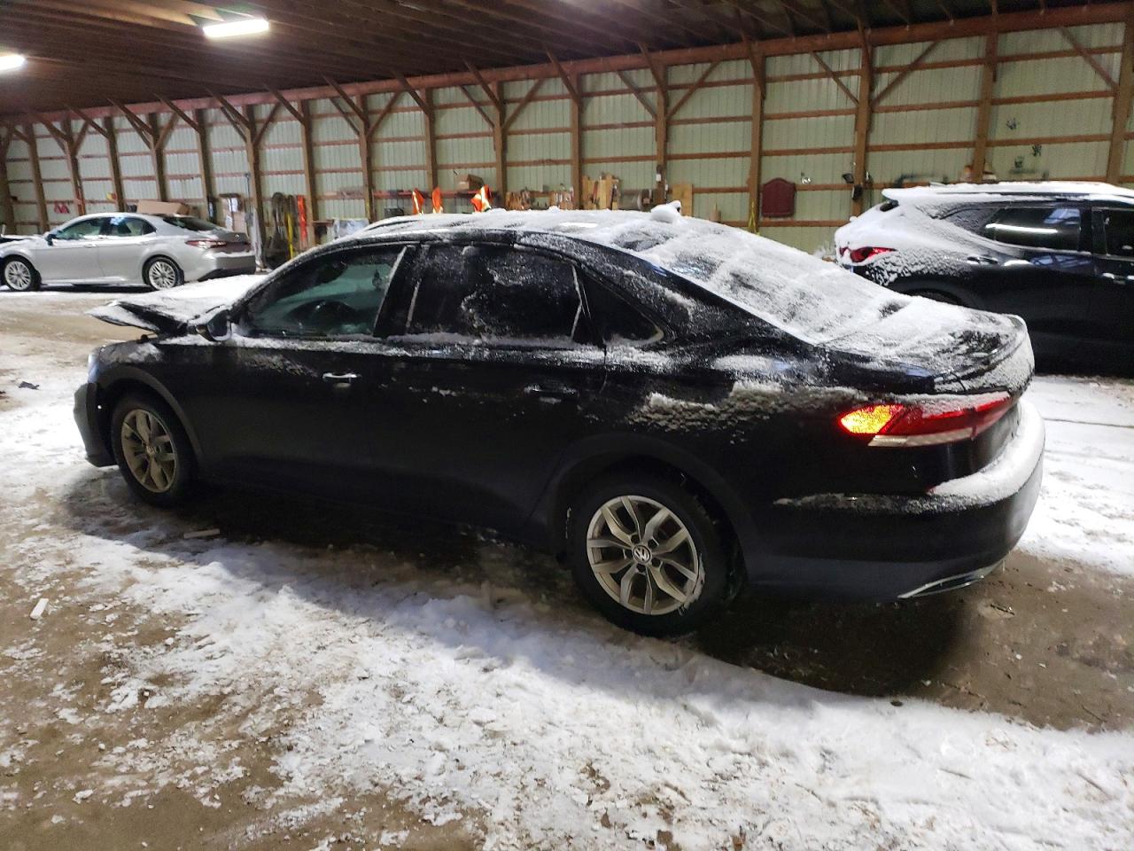 2020 VOLKSWAGEN PASSAT S photo 2