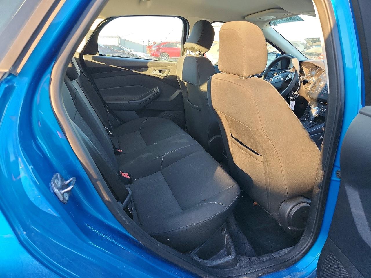 2015 FORD FOCUS SE photo 10