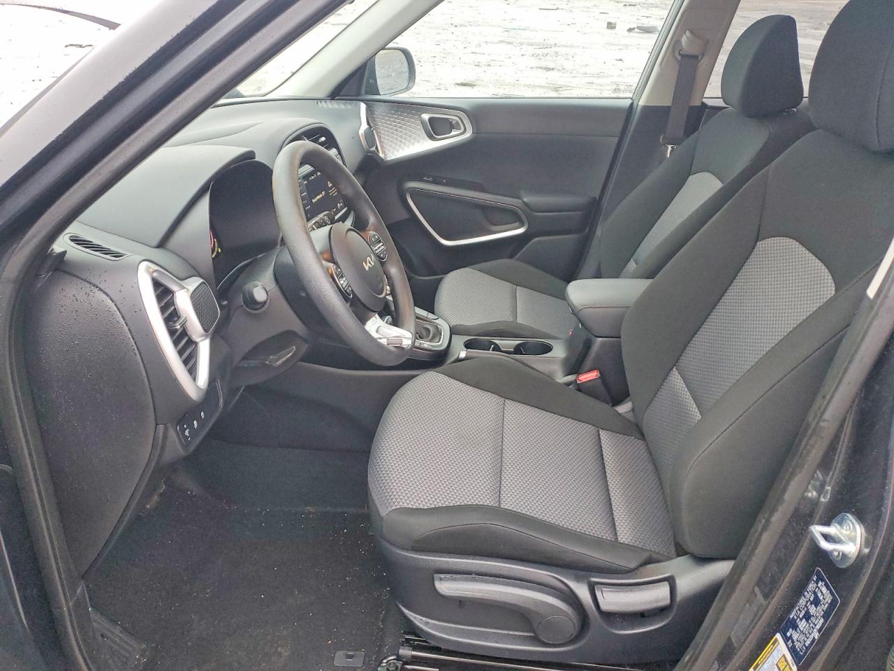 2024 KIA SOUL LX photo 7