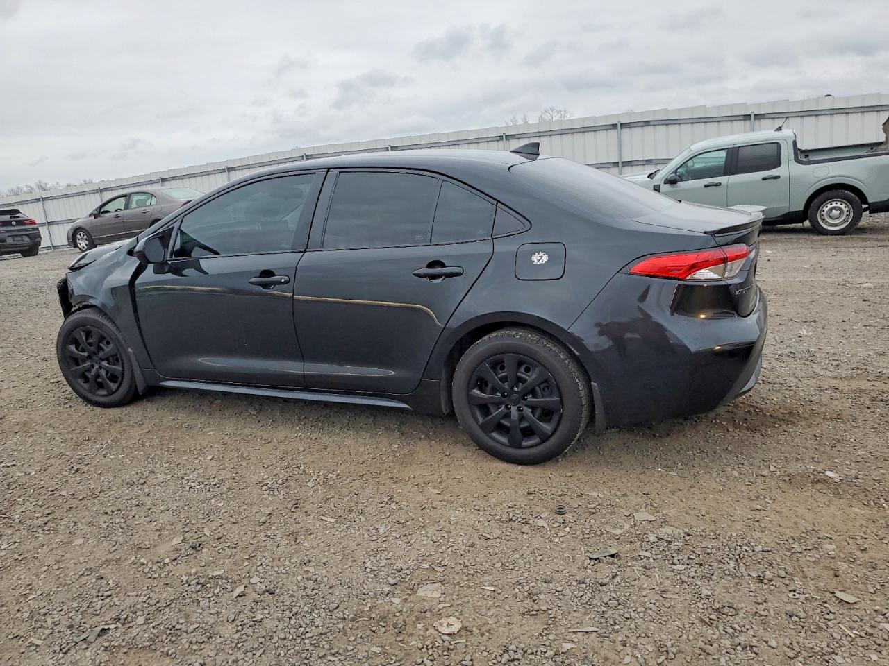 2021 TOYOTA COROLLA LE photo 2