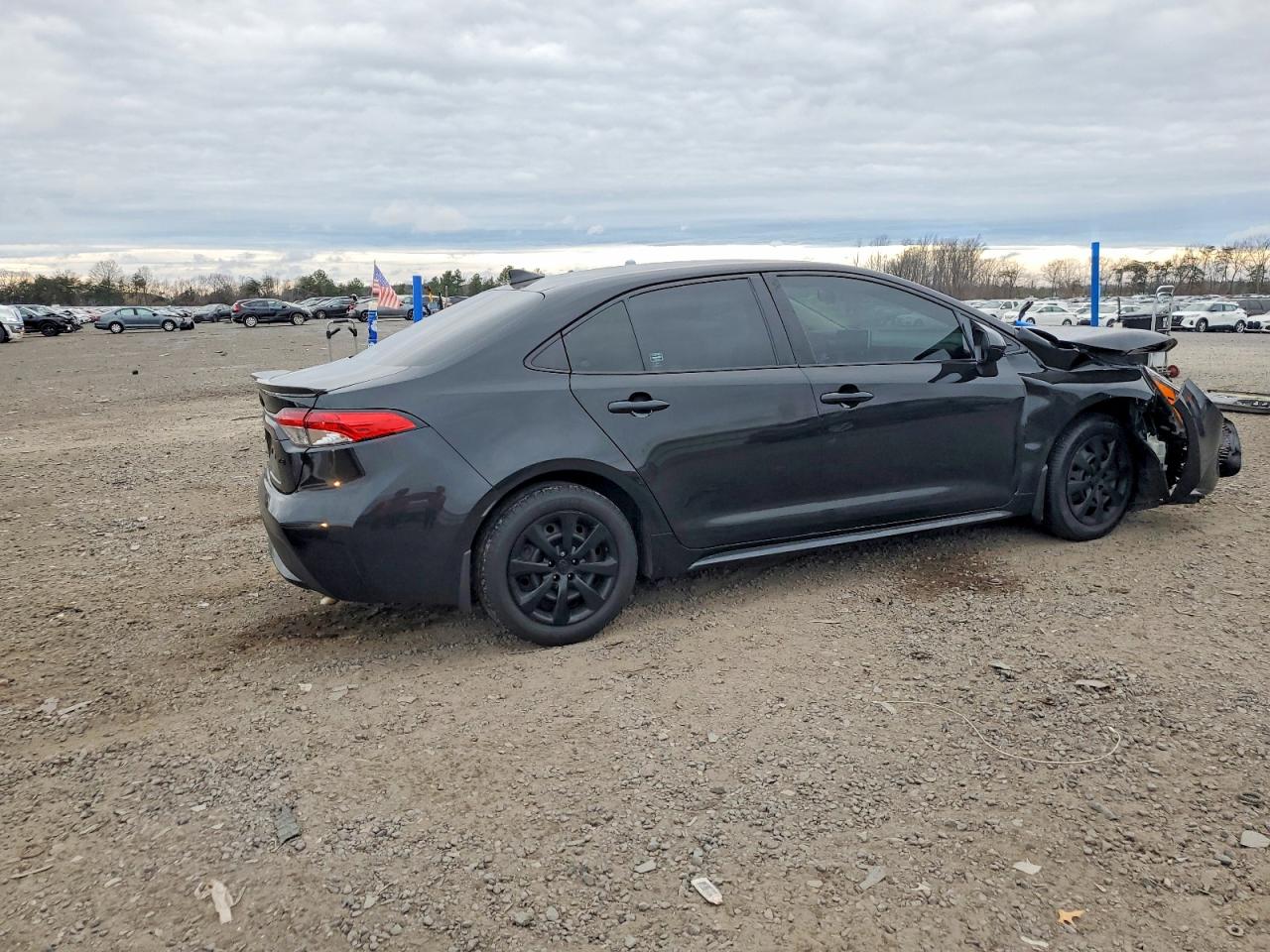 2021 TOYOTA COROLLA LE photo 3