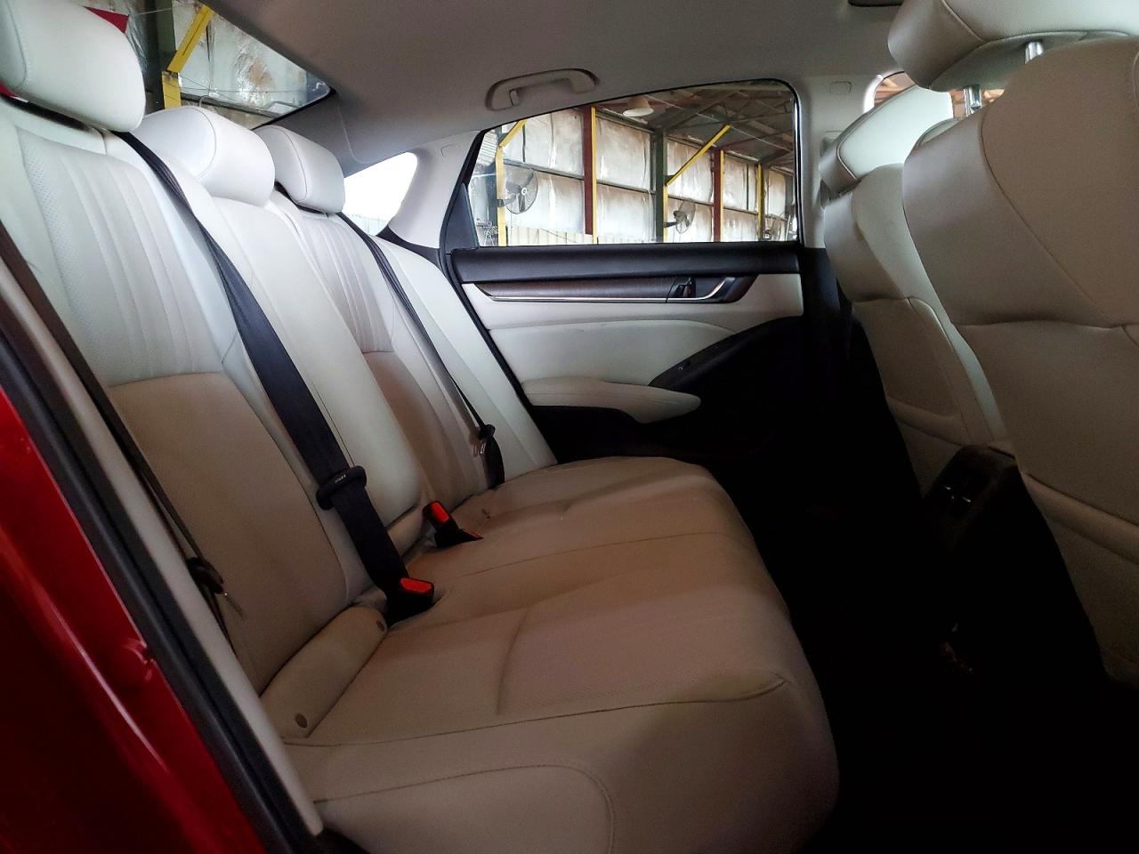 2018 HONDA ACCORD TOURING photo 10
