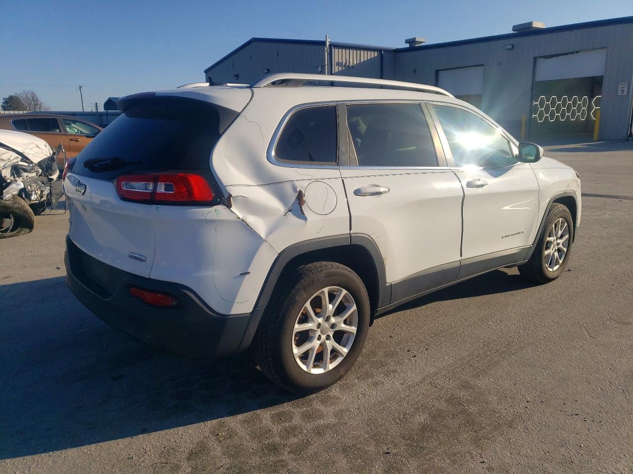 2017 JEEP CHEROKEE LATITUDE photo 3