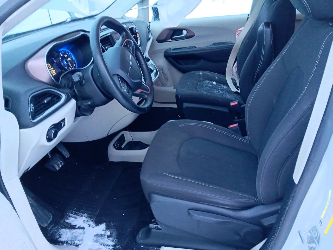 2020 CHRYSLER VOYAGER L photo 7