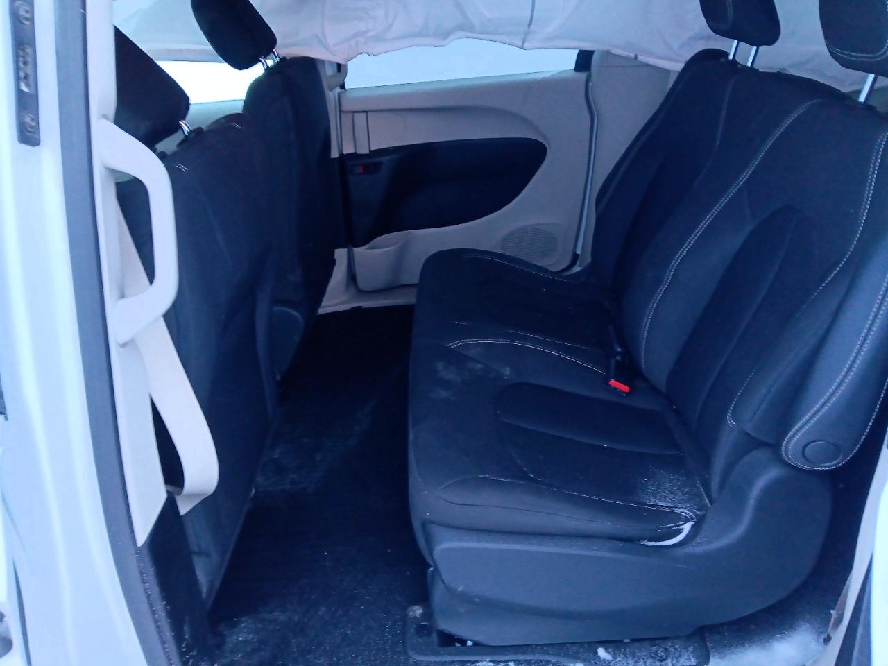 2020 CHRYSLER VOYAGER L photo 11