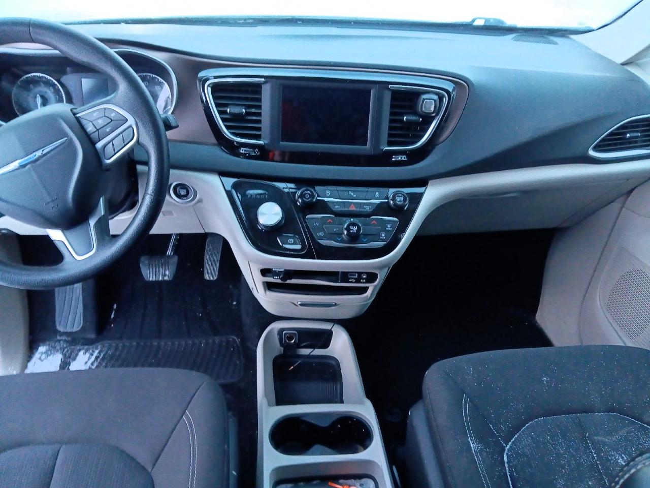 2020 CHRYSLER VOYAGER L photo 8