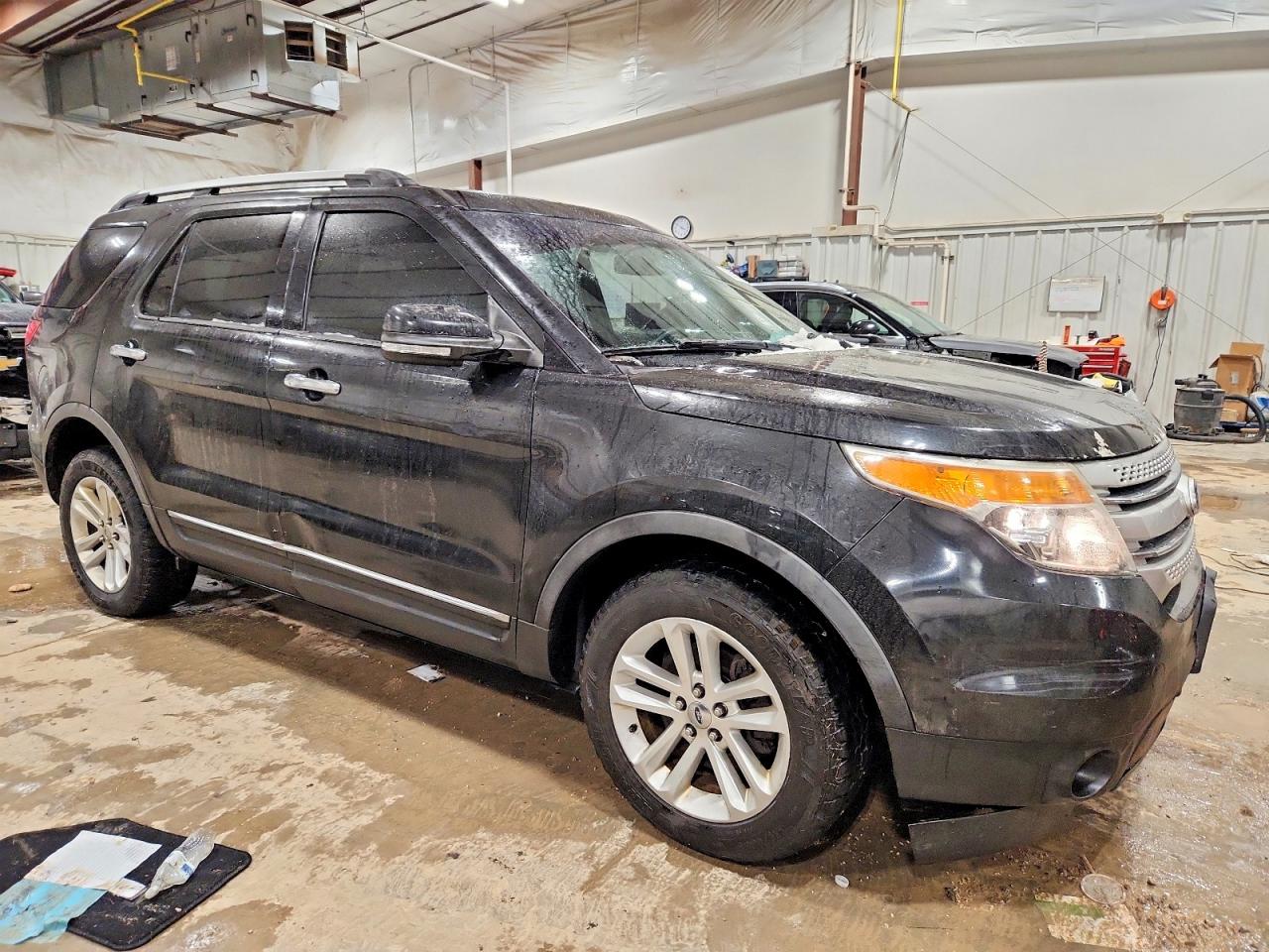 2011 FORD EXPLORER XLT photo 4