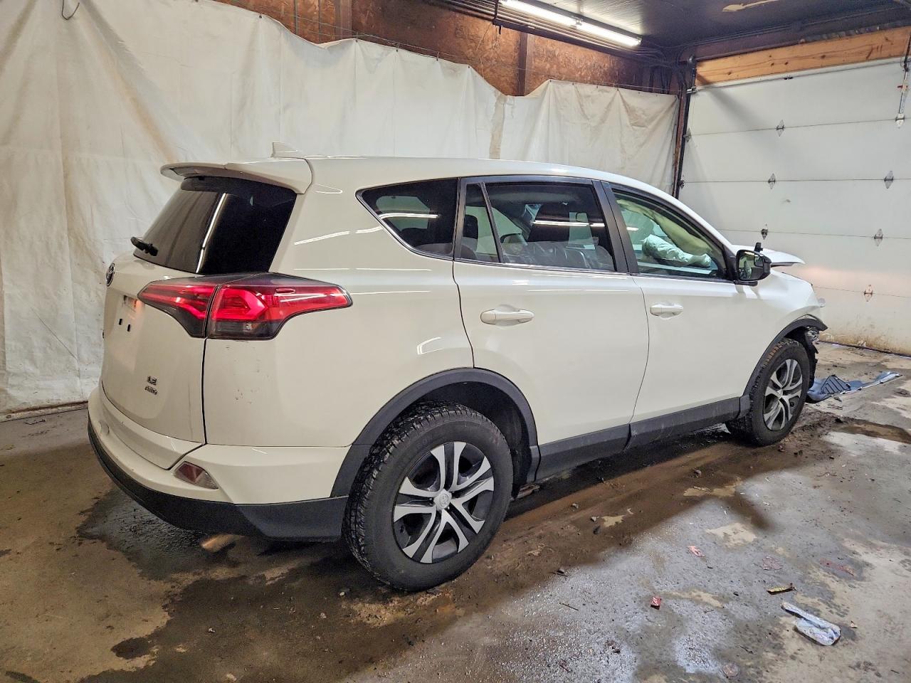 2018 TOYOTA RAV4 LE photo 3