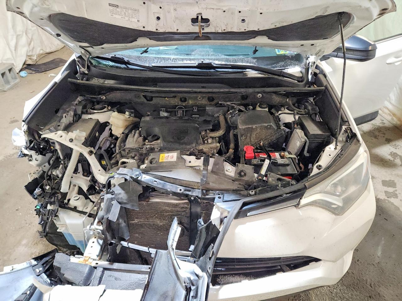 2018 TOYOTA RAV4 LE photo 11