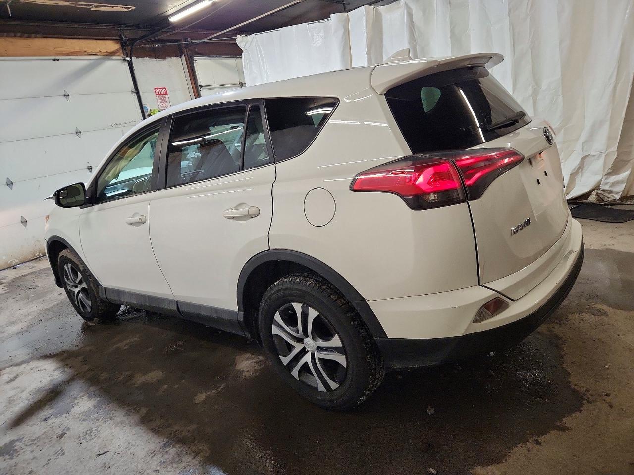 2018 TOYOTA RAV4 LE photo 2