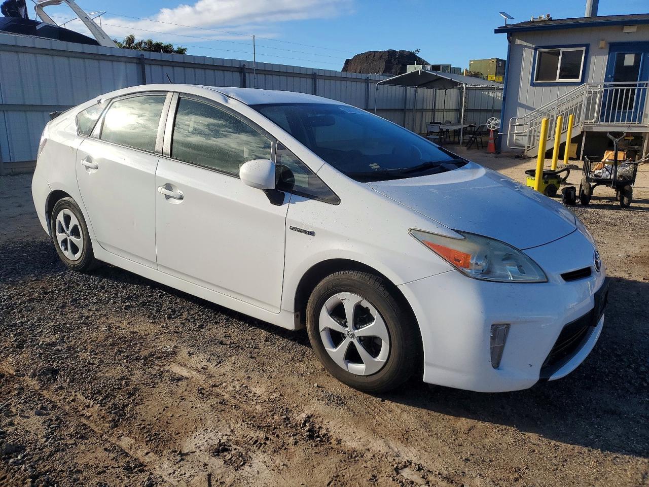 2014 TOYOTA PRIUS photo 4