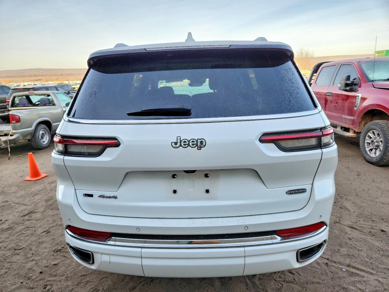 2023 JEEP GRAND CHEROKEE L OVERLAND photo 6