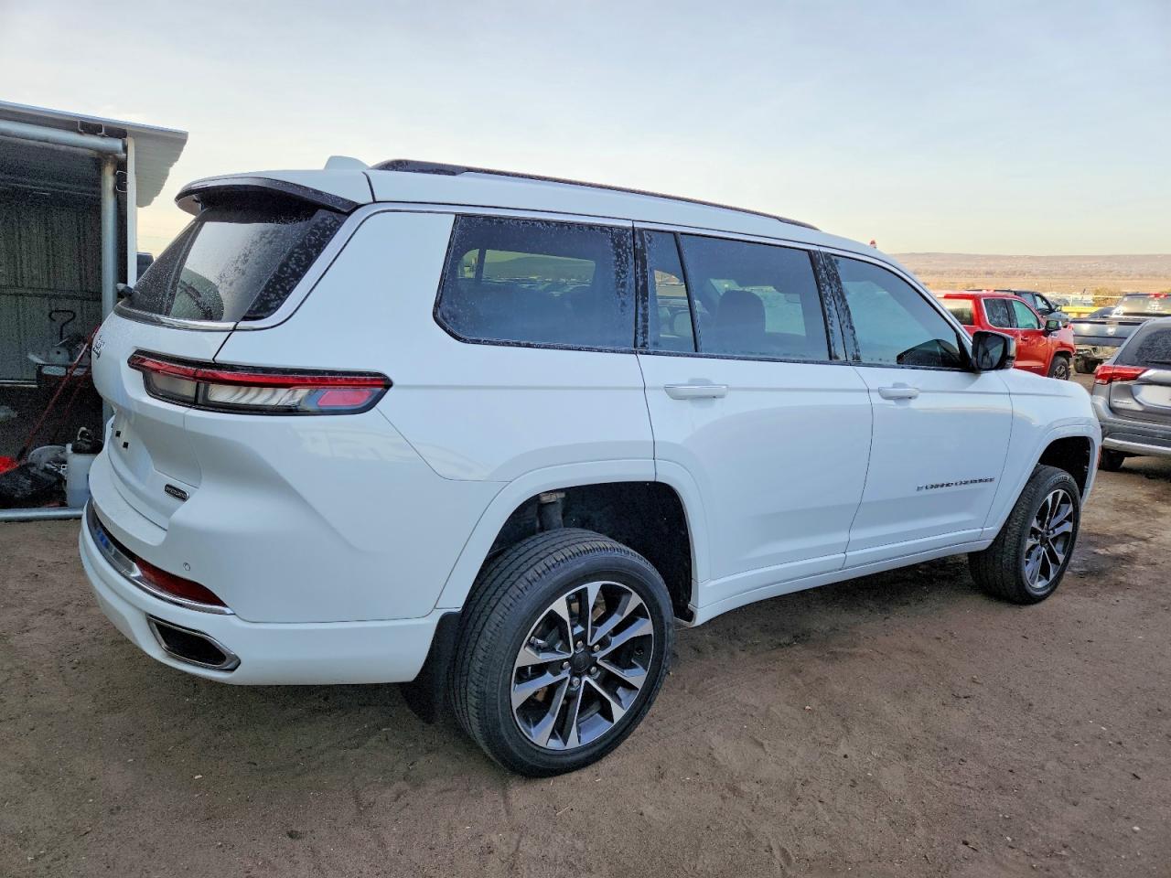2023 JEEP GRAND CHEROKEE L OVERLAND photo 3