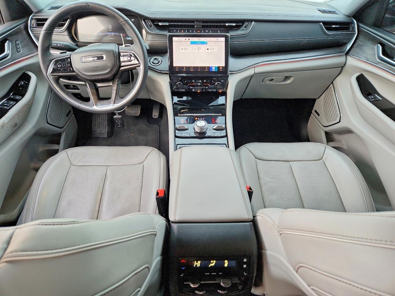 2023 JEEP GRAND CHEROKEE L OVERLAND photo 8