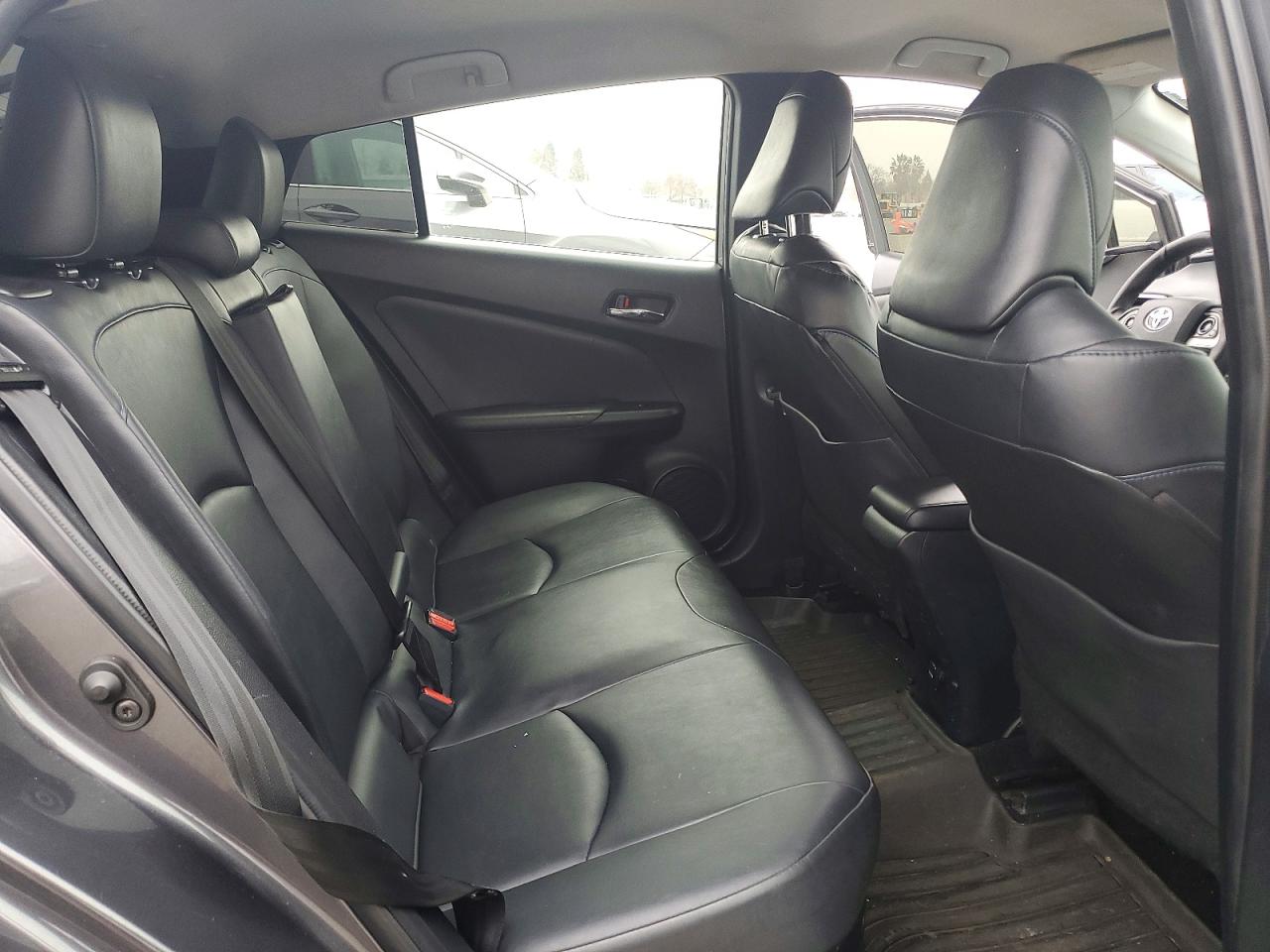 2018 TOYOTA PRIUS photo 10