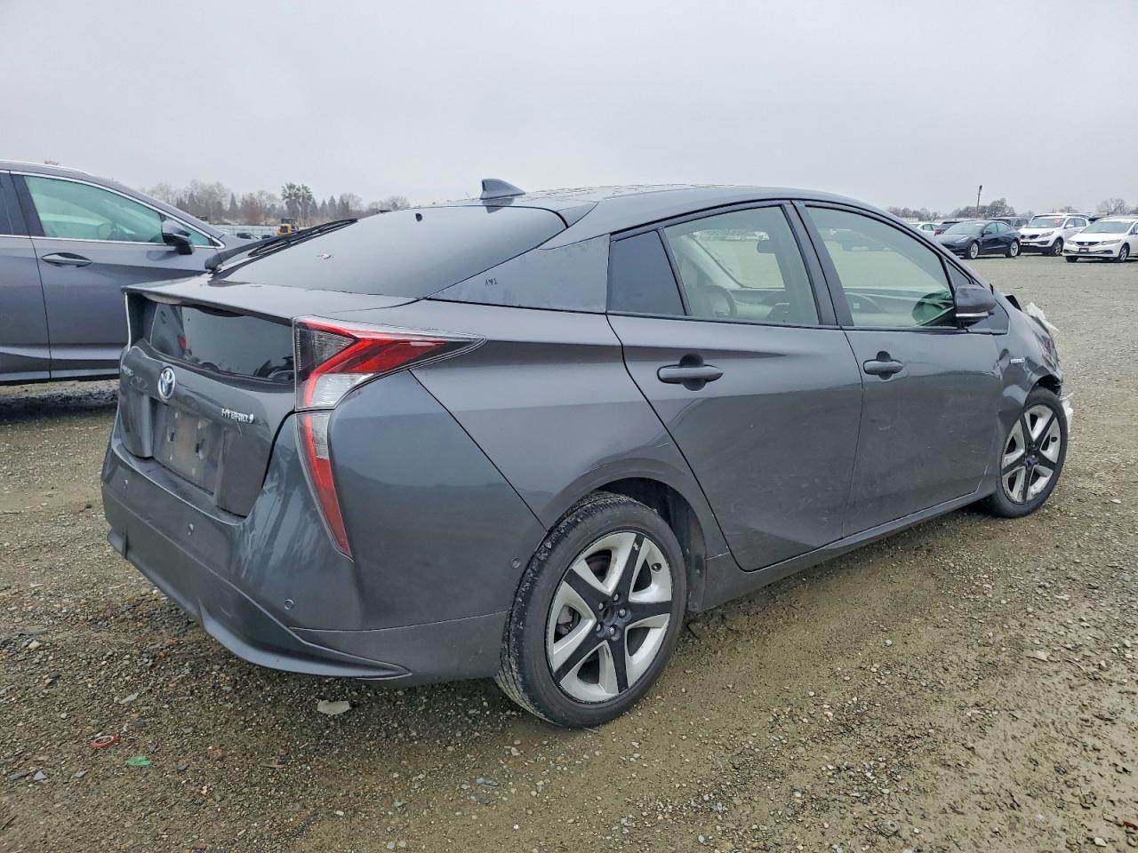 2018 TOYOTA PRIUS photo 3