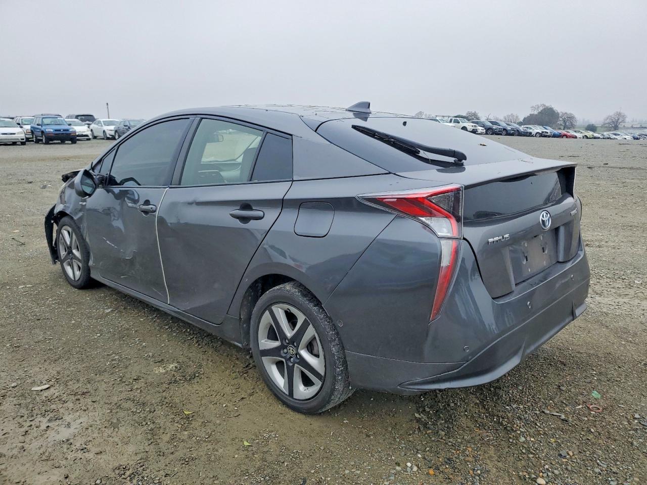 2018 TOYOTA PRIUS photo 2