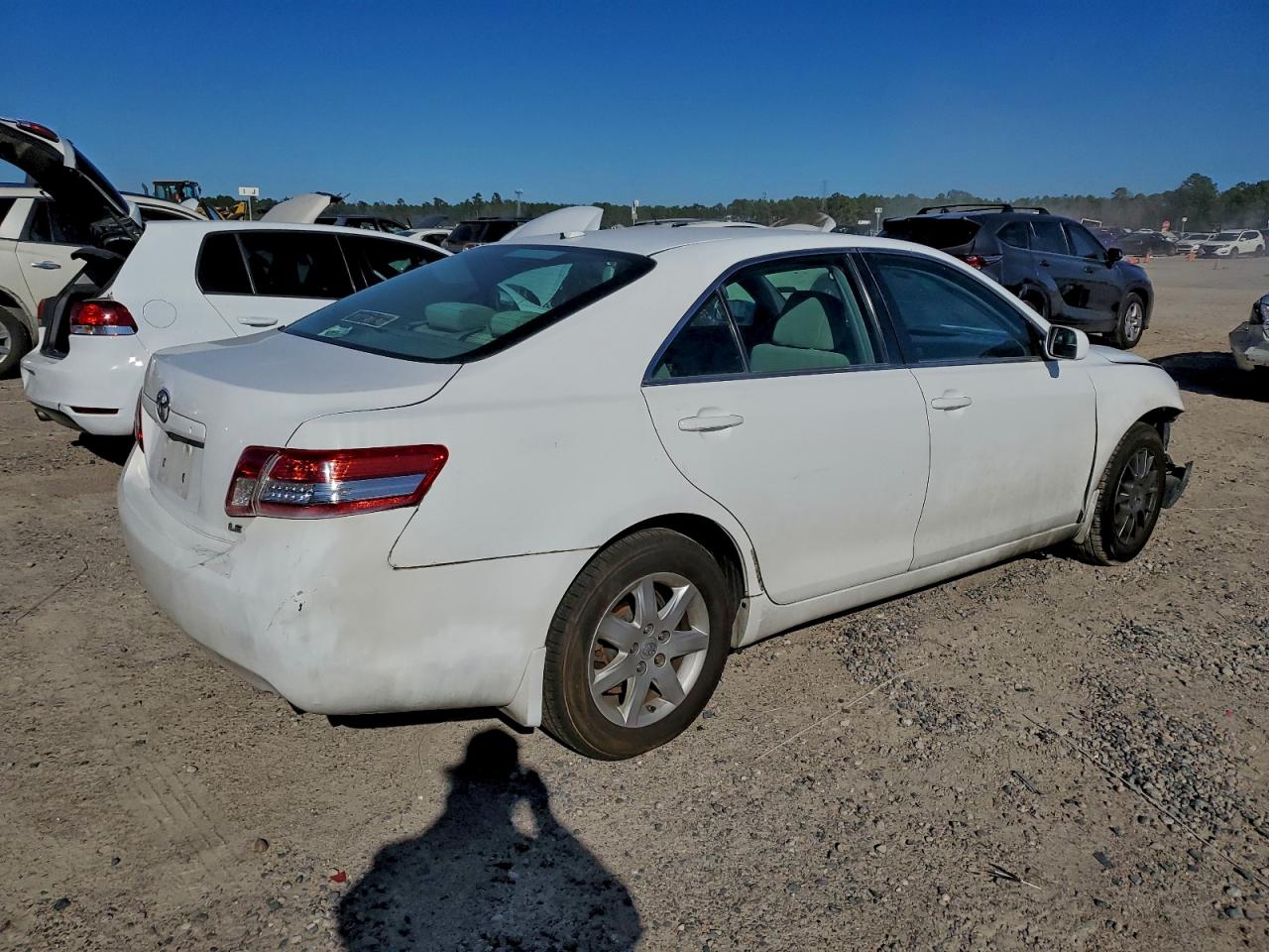 2010 TOYOTA CAMRY BASE photo 3