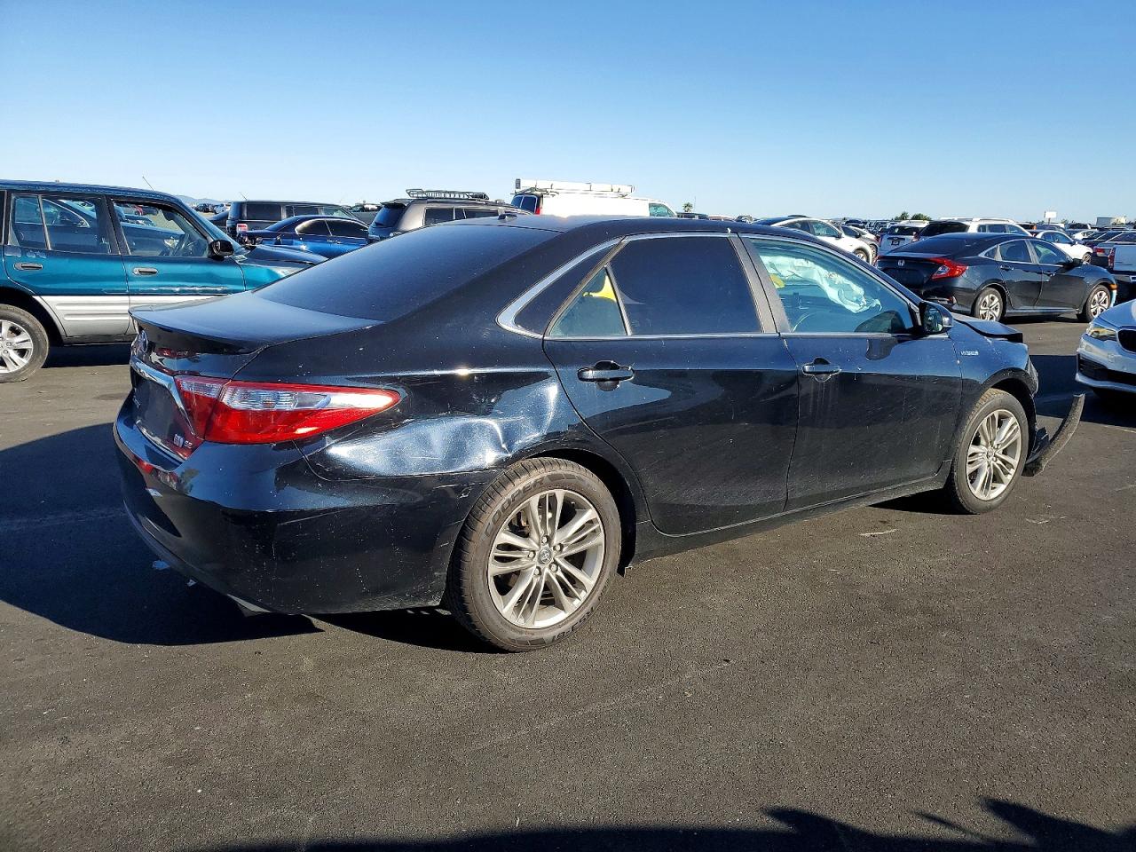 2016 TOYOTA CAMRY HYBRID photo 3
