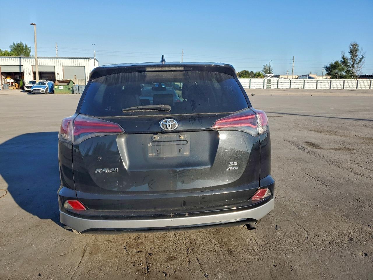 2016 TOYOTA RAV4 SE photo 6