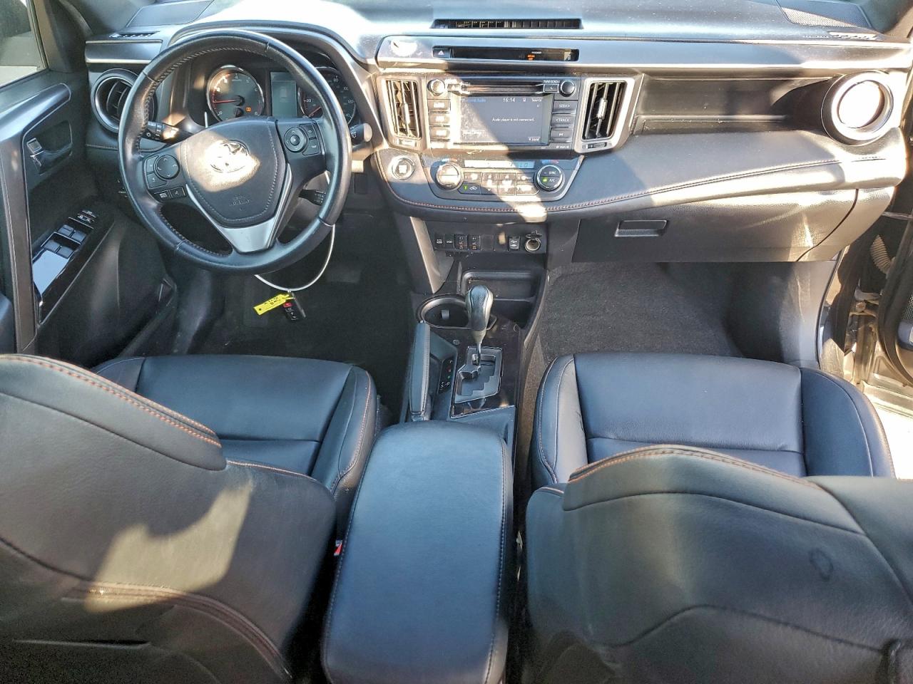 2016 TOYOTA RAV4 SE photo 8