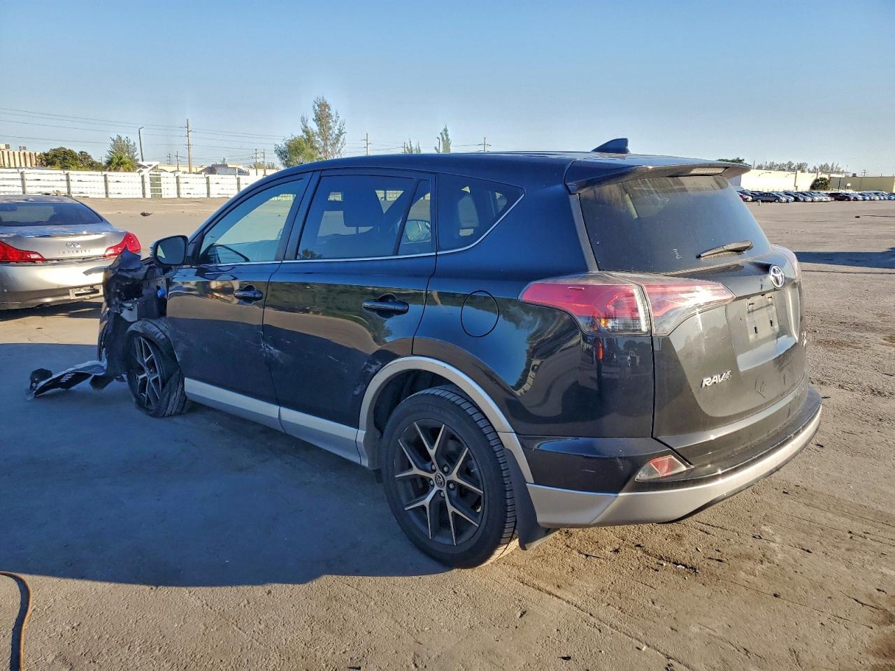 2016 TOYOTA RAV4 SE photo 2