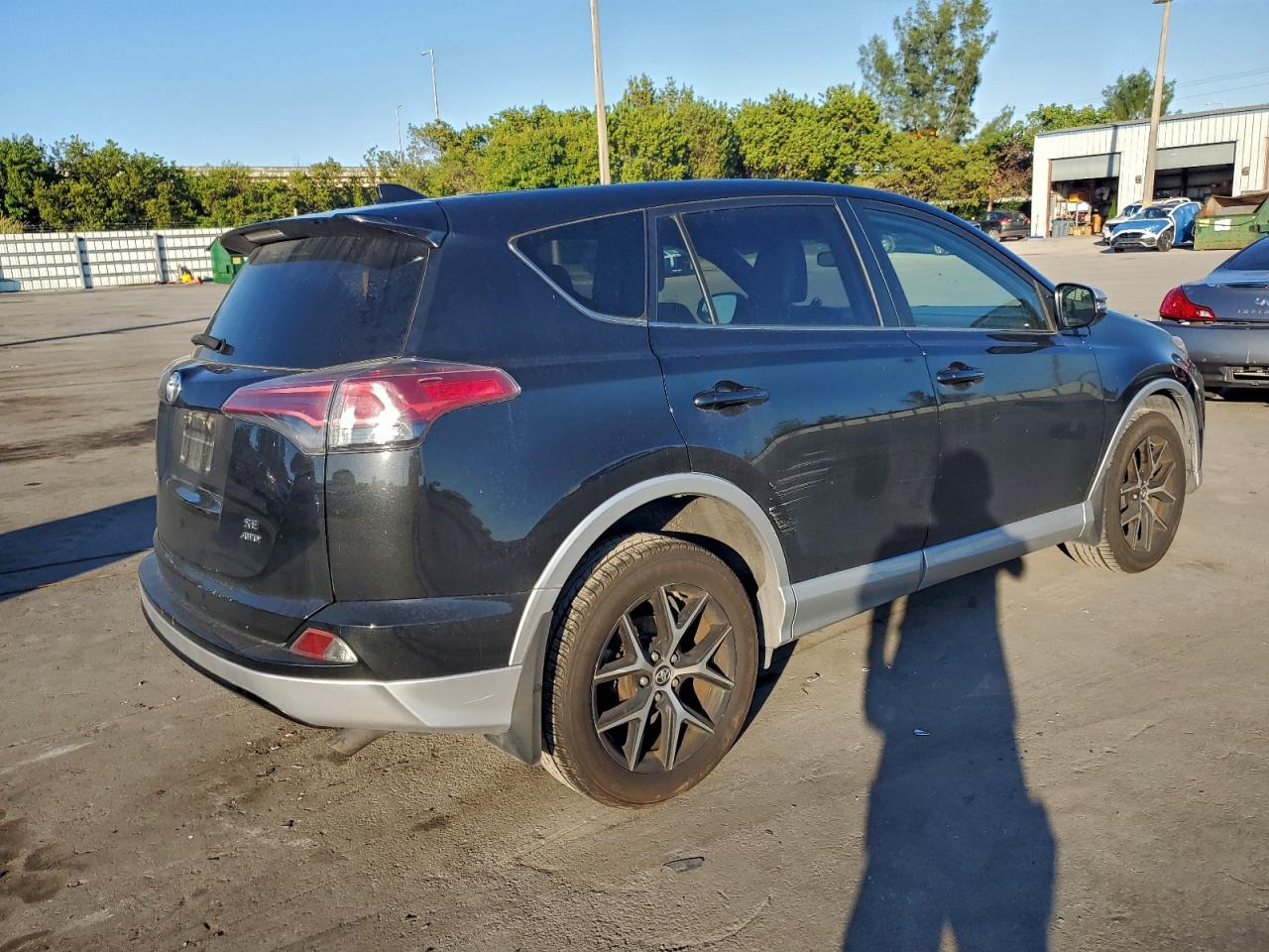 2016 TOYOTA RAV4 SE photo 3
