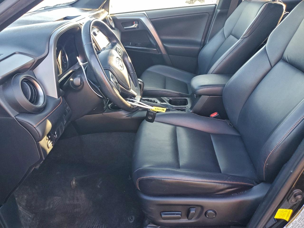2016 TOYOTA RAV4 SE photo 7
