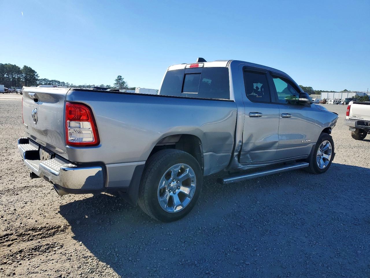 2019 RAM 1500 BIG HORN/LONE STAR photo 3
