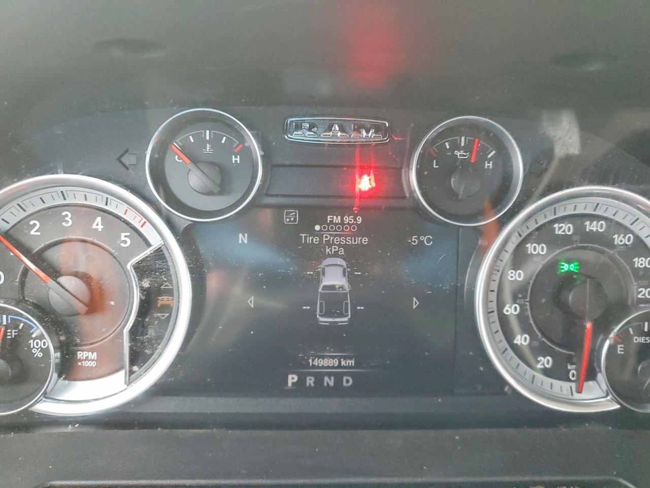2016 RAM 1500 SLT photo 9