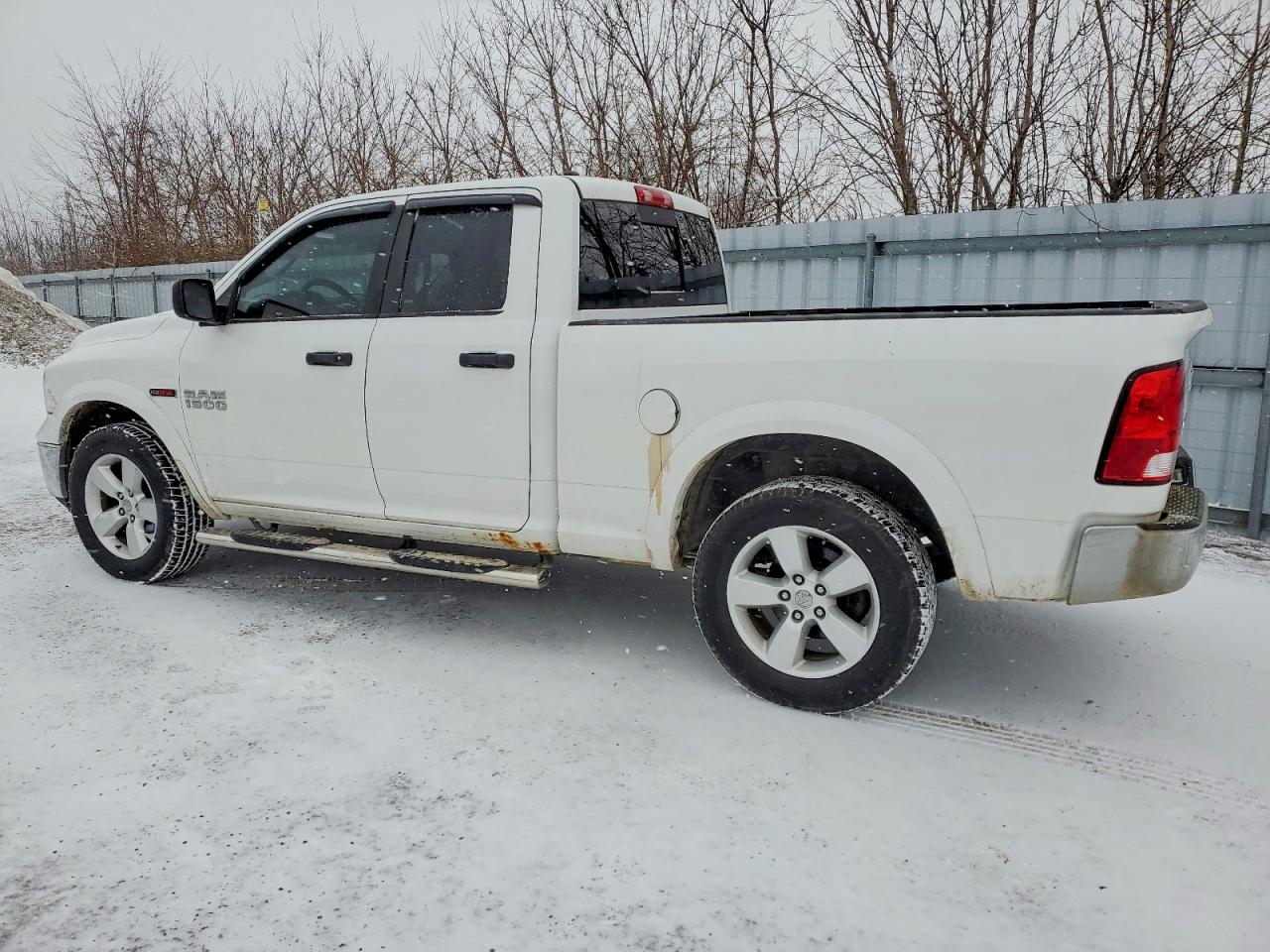 2016 RAM 1500 SLT photo 2