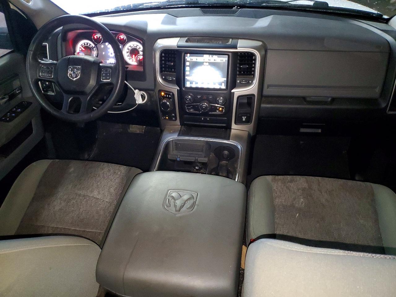 2016 RAM 1500 SLT photo 8