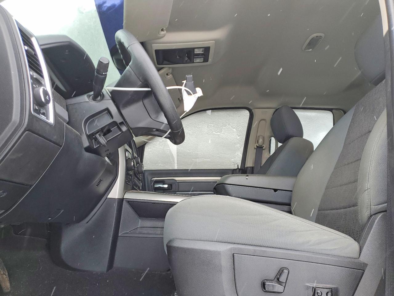 2016 RAM 1500 SLT photo 7