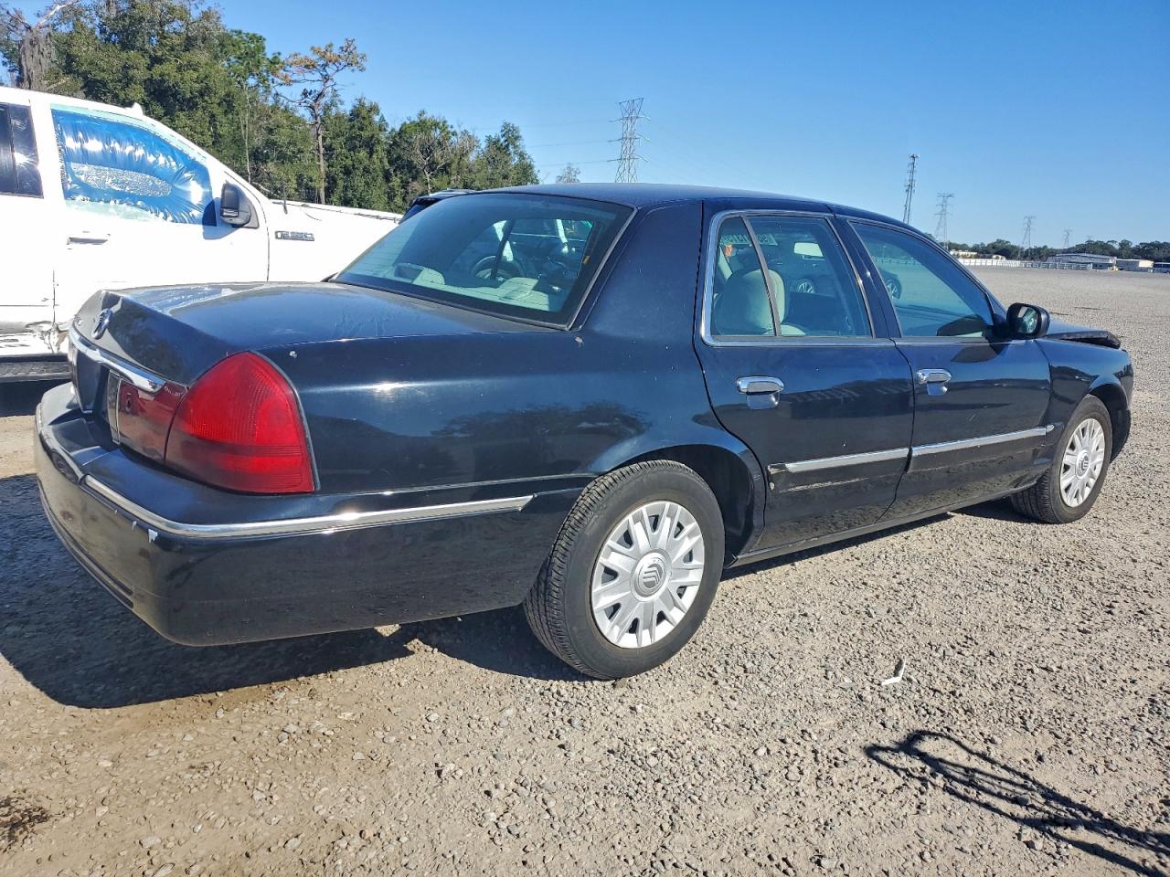 2004 MERCURY GRAND MARQUIS GS photo 3