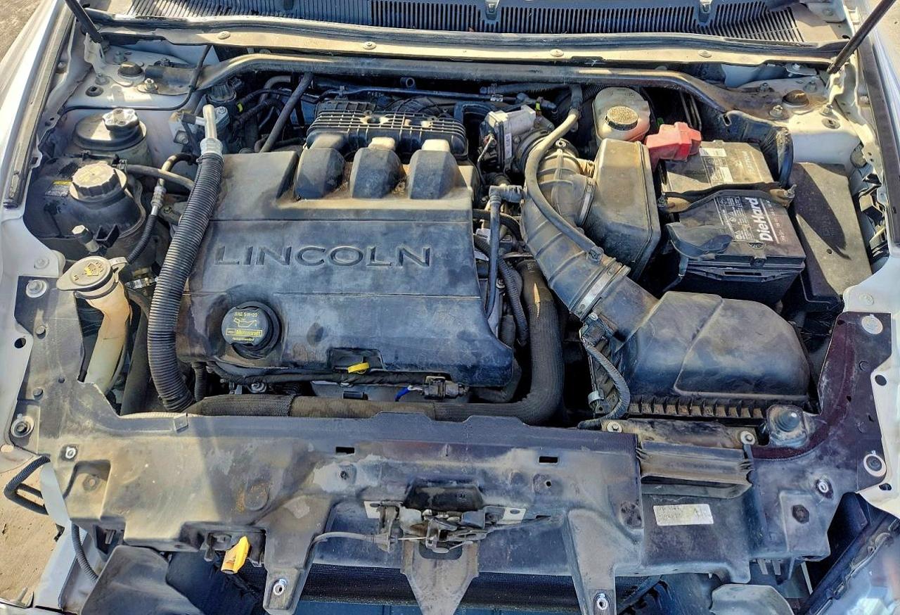 2011 LINCOLN MKS photo 11