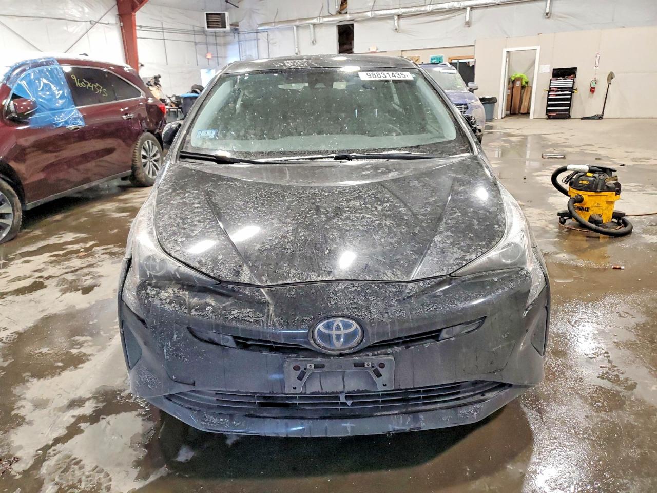 2017 TOYOTA PRIUS photo 5