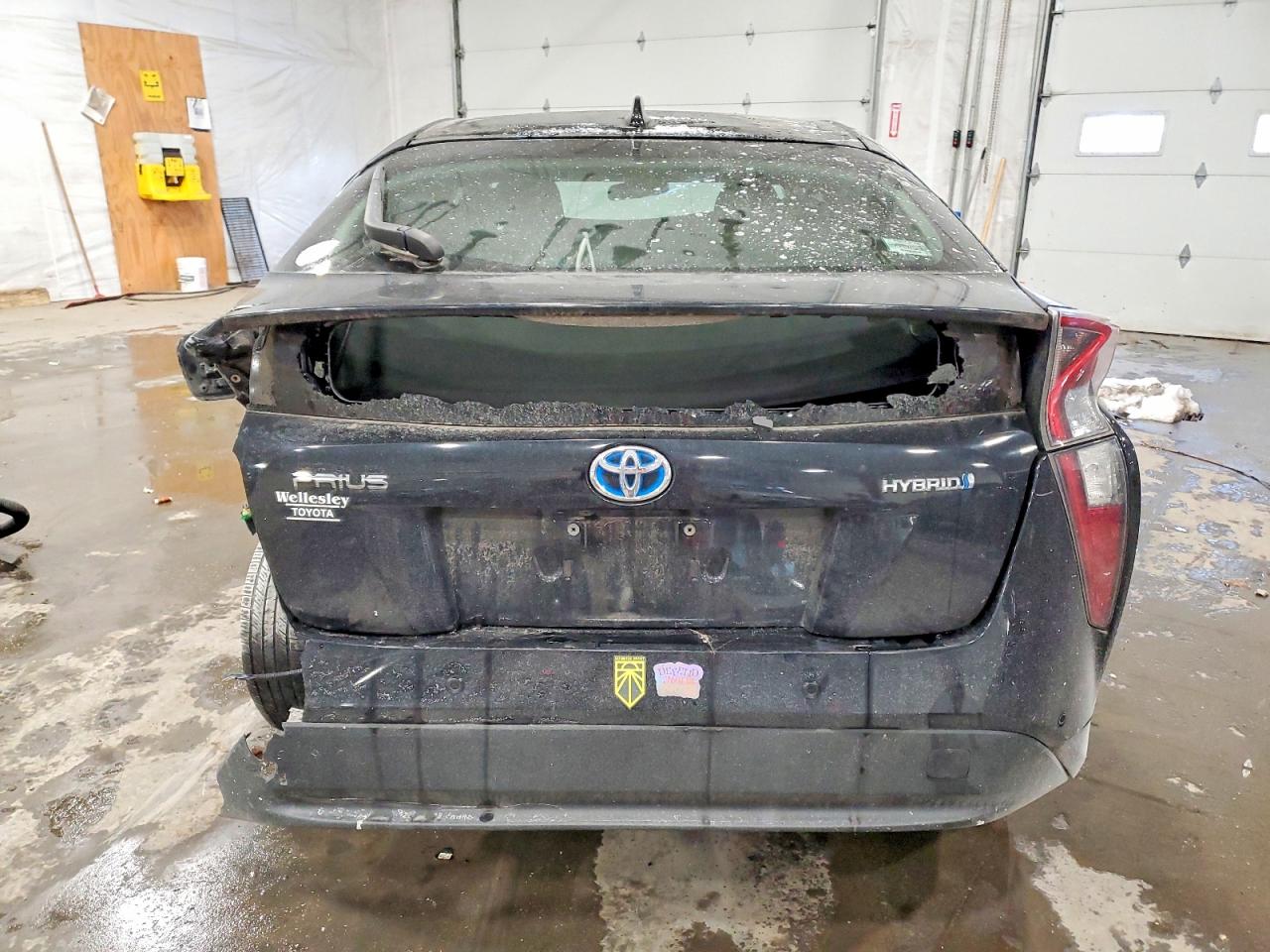 2017 TOYOTA PRIUS photo 6