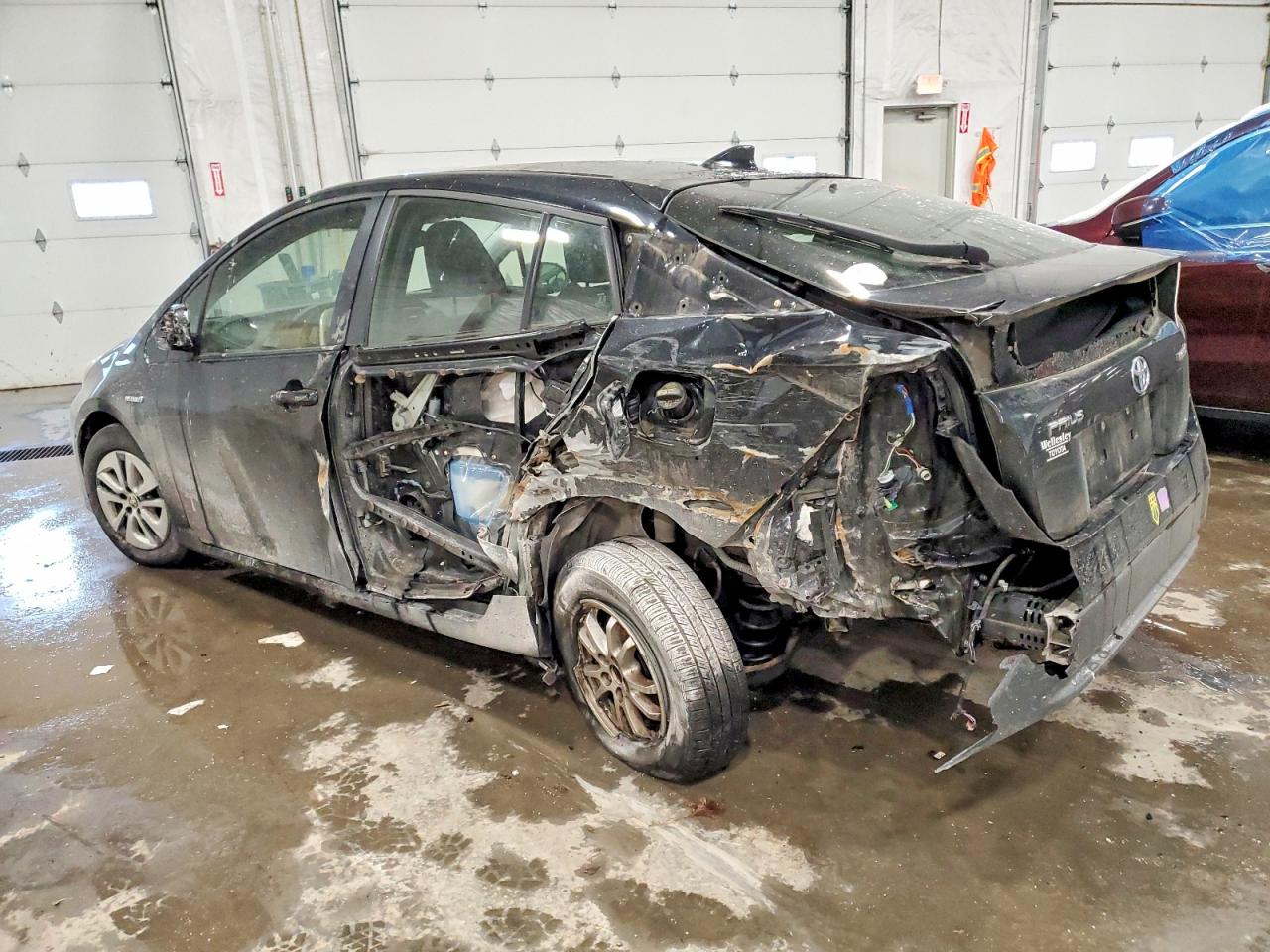 2017 TOYOTA PRIUS photo 2