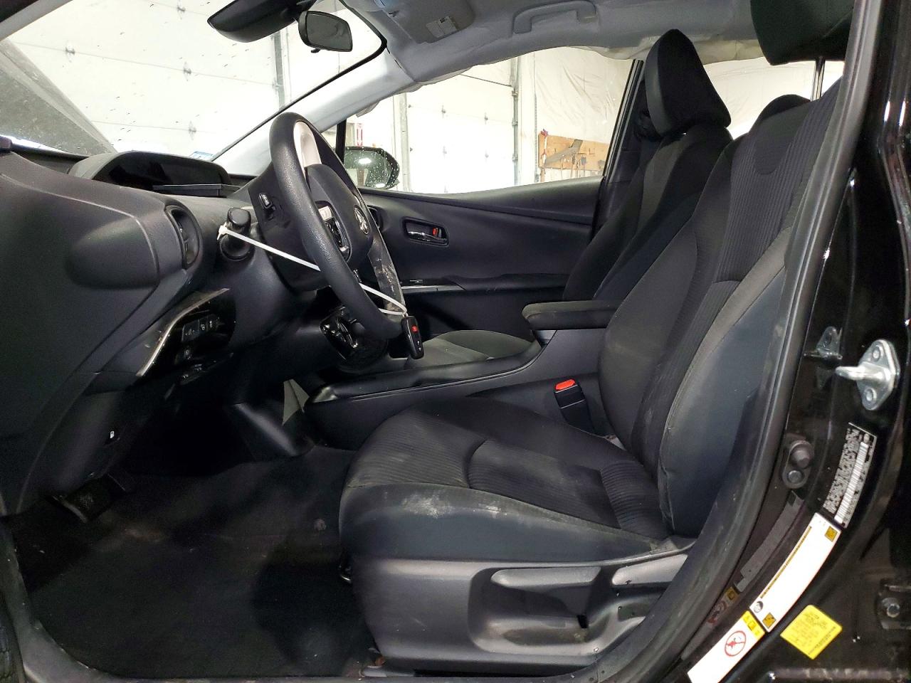 2017 TOYOTA PRIUS photo 7