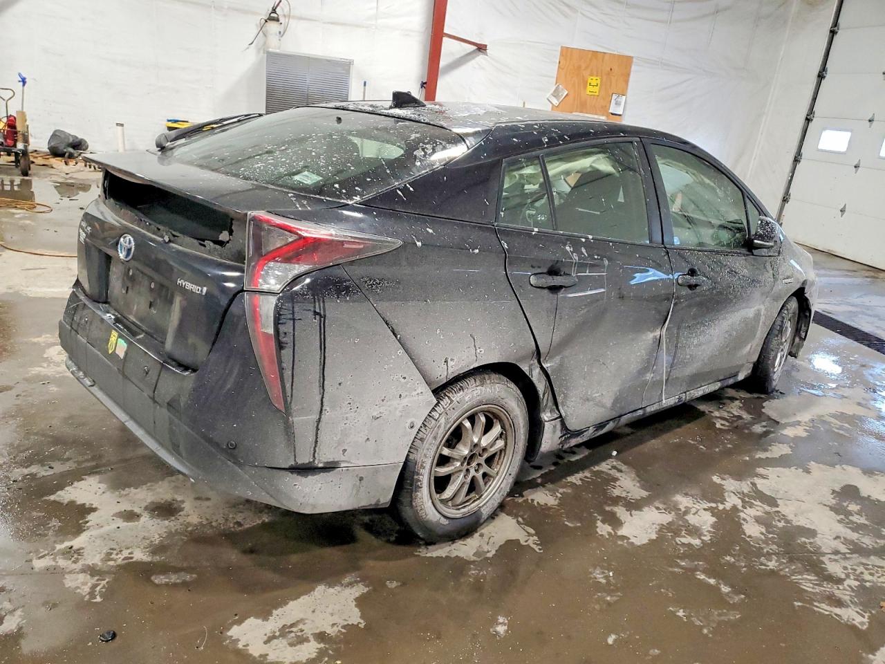 2017 TOYOTA PRIUS photo 3