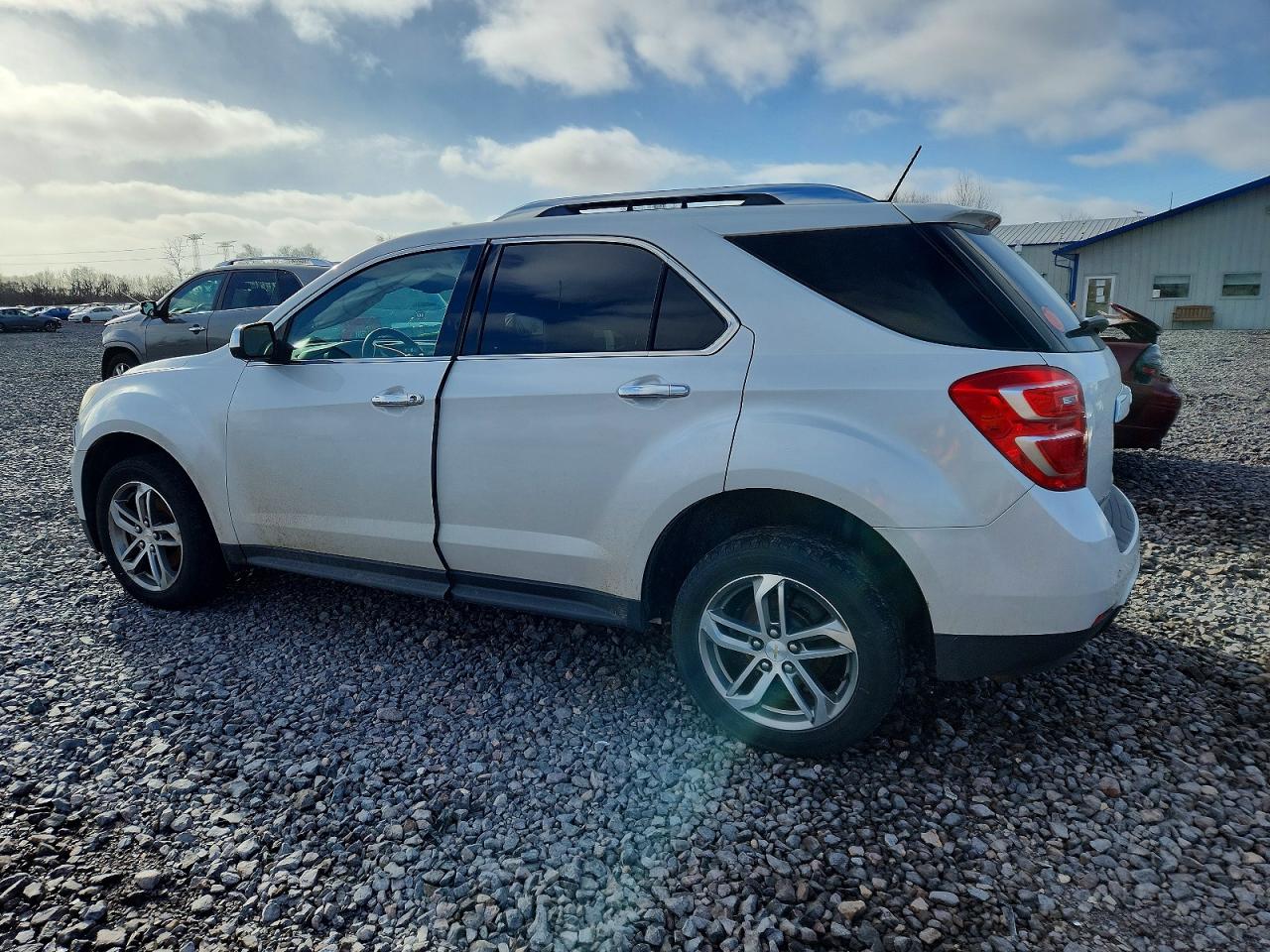 2017 CHEVROLET EQUINOX PREMIER photo 2