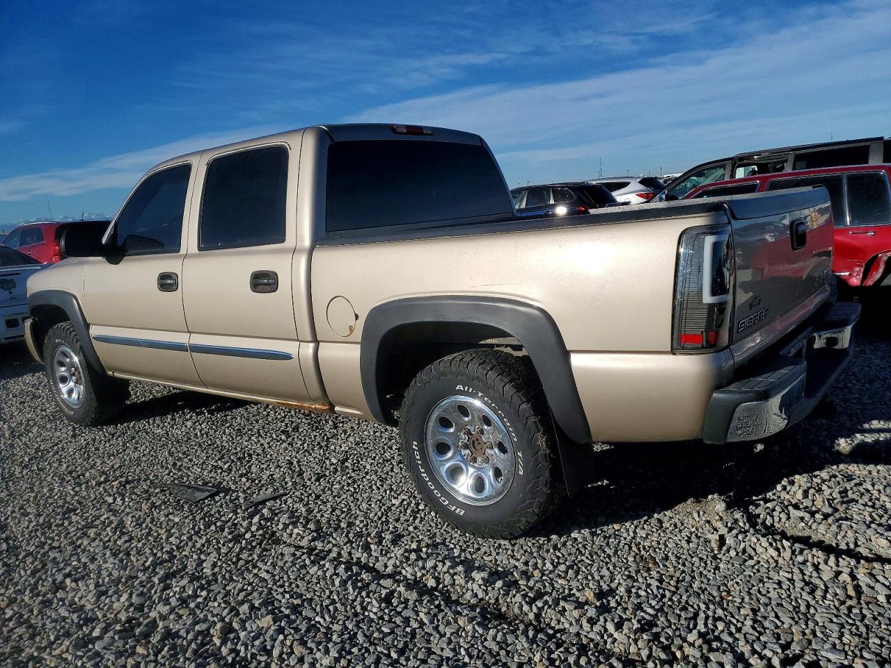 2006 GMC NEW SIERRA photo 3
