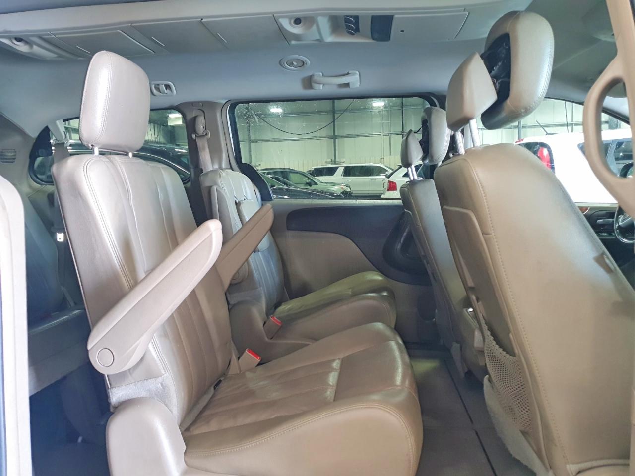 2012 CHRYSLER TOWN & COUNTRY TOURING photo 31