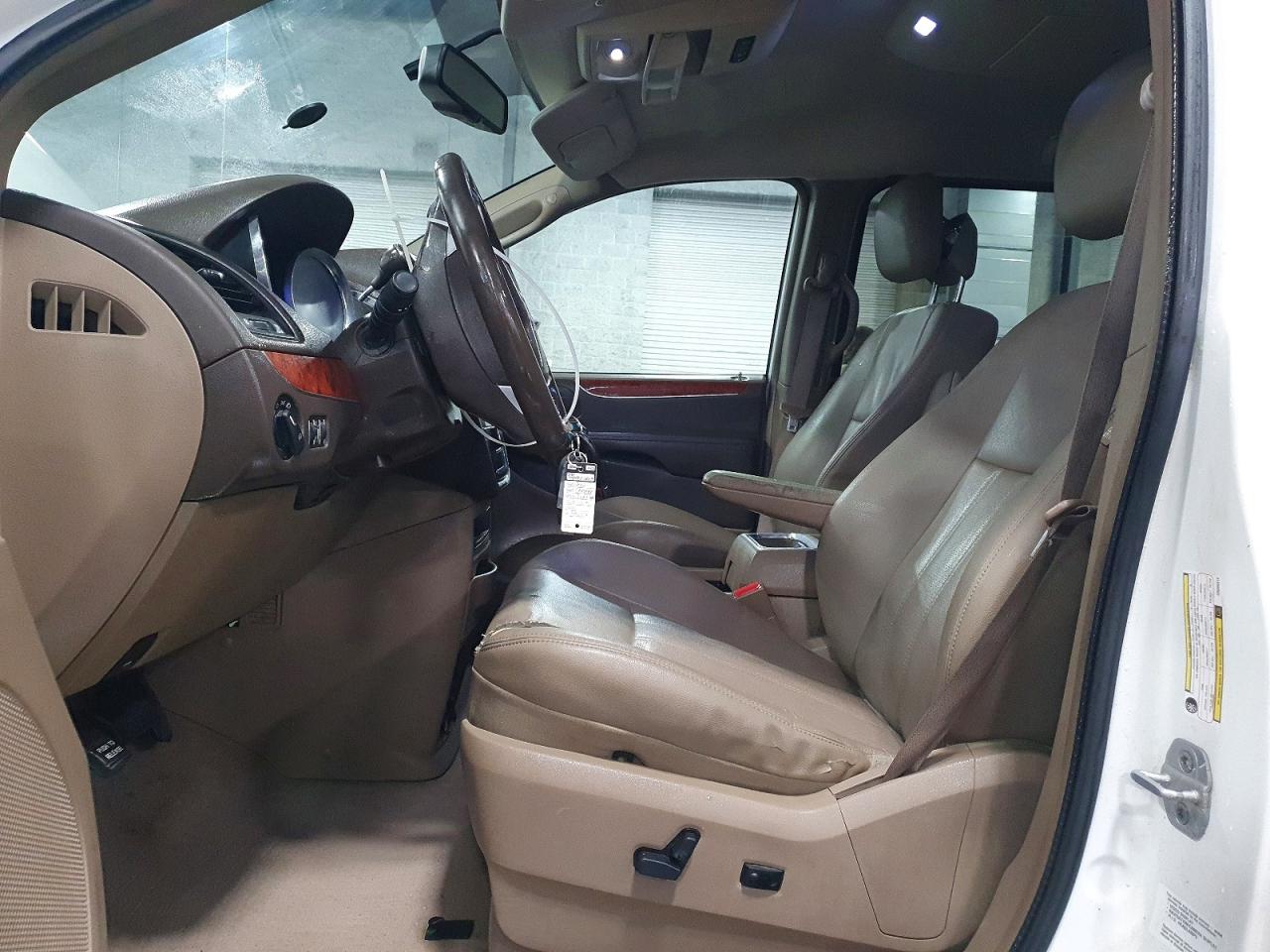 2012 CHRYSLER TOWN & COUNTRY TOURING photo 19